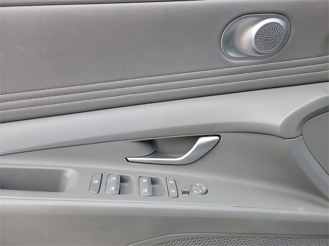 Used 2025 Hyundai Elantra SEL image 34