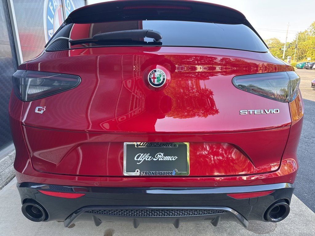 New 2025 Alfa Romeo Stelvio Sprint image 6