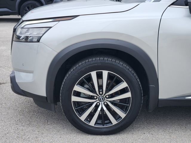 Used 2024 Nissan Pathfinder Platinum w/ Cargo Package FWD image 5