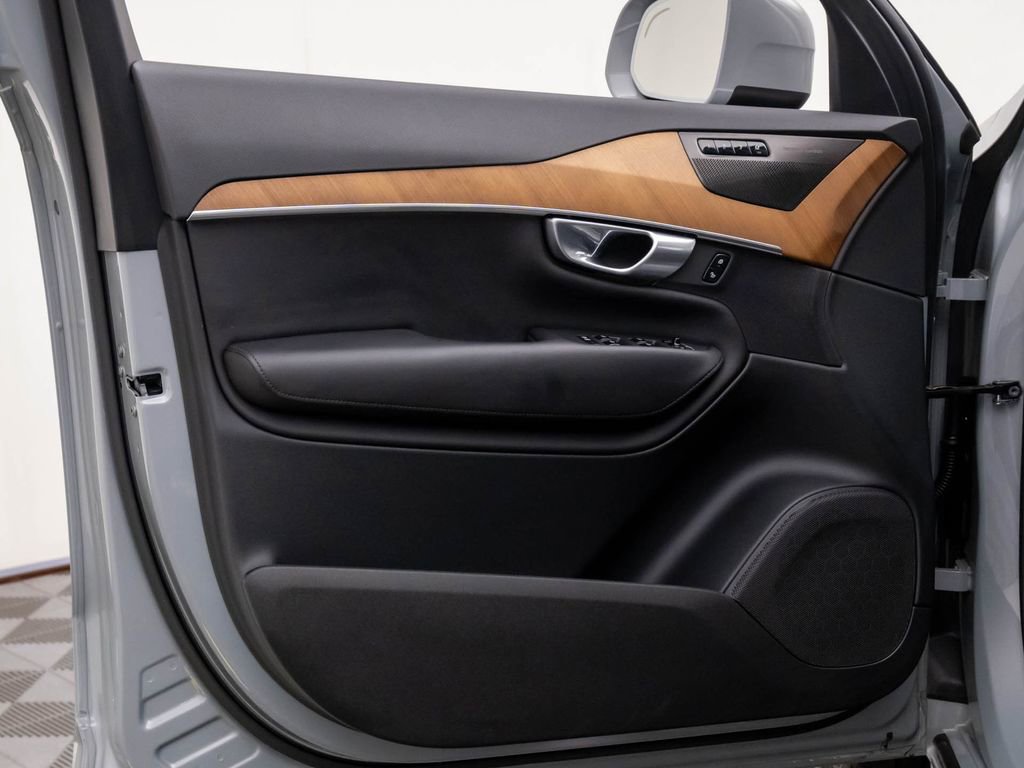Used 2024 Volvo XC90 T8 Plus w/ Protection Package Premier image 14