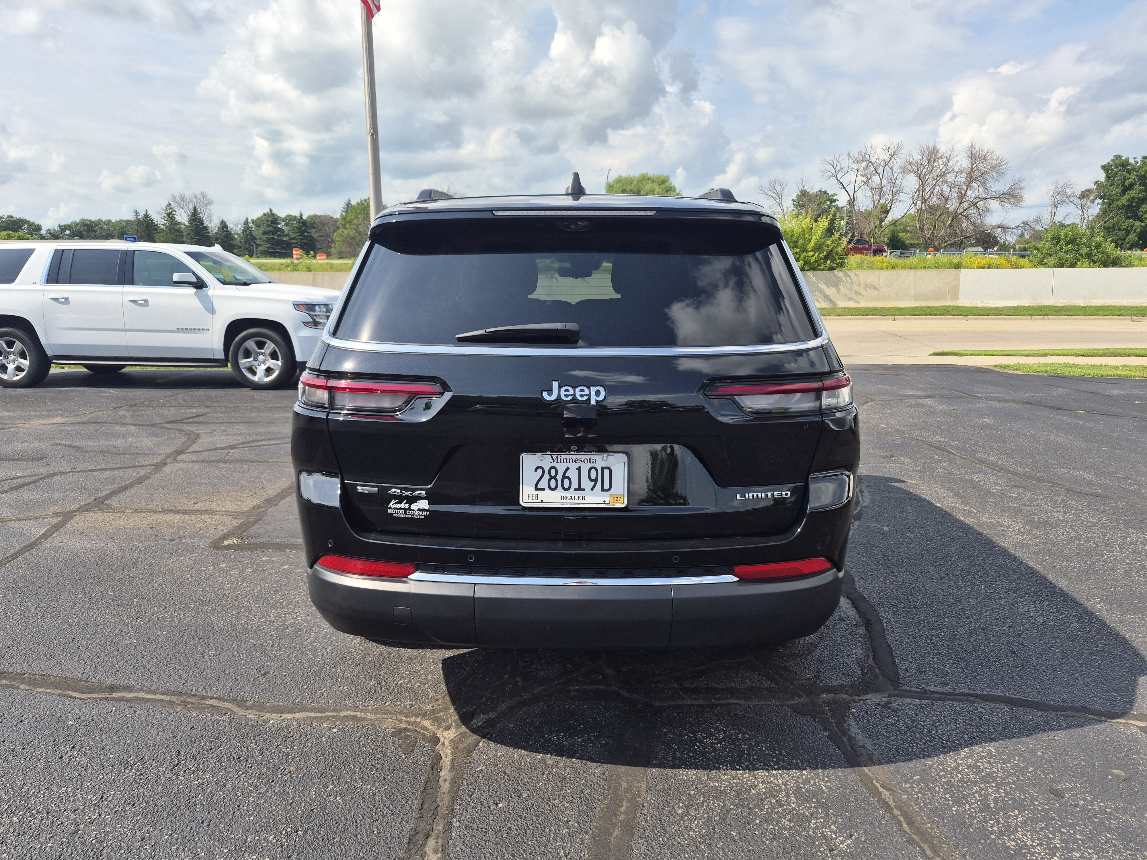 Used 2023 Jeep Grand Cherokee L Limited w/ Luxury Tech Group II AWD/4WD image 7