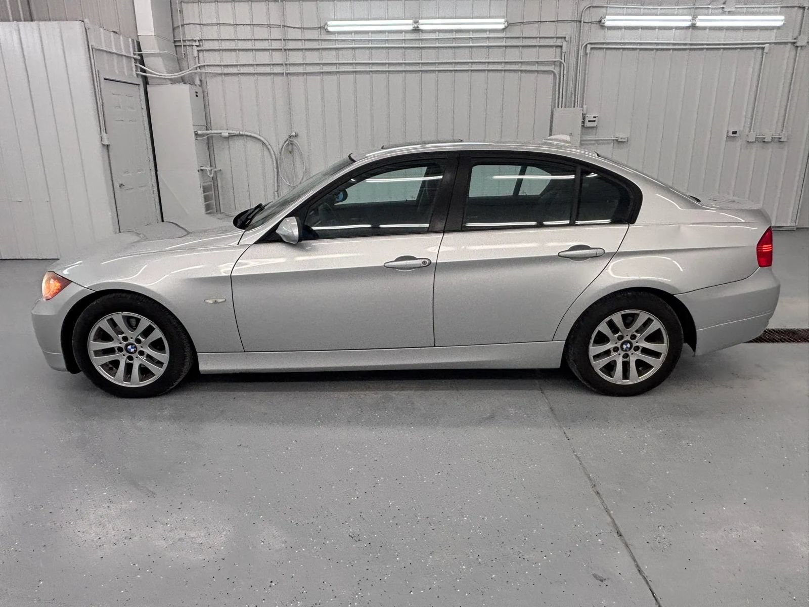 Used 2006 BMW 325xi Sedan AWD/4WD image 2