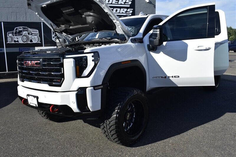 Used 2025 GMC Sierra 3500 AT4 w/ AT4 Premium Plus Package image 28