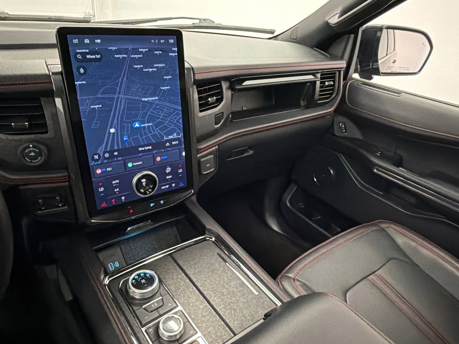 Used 2023 Ford Expedition Limited image 28