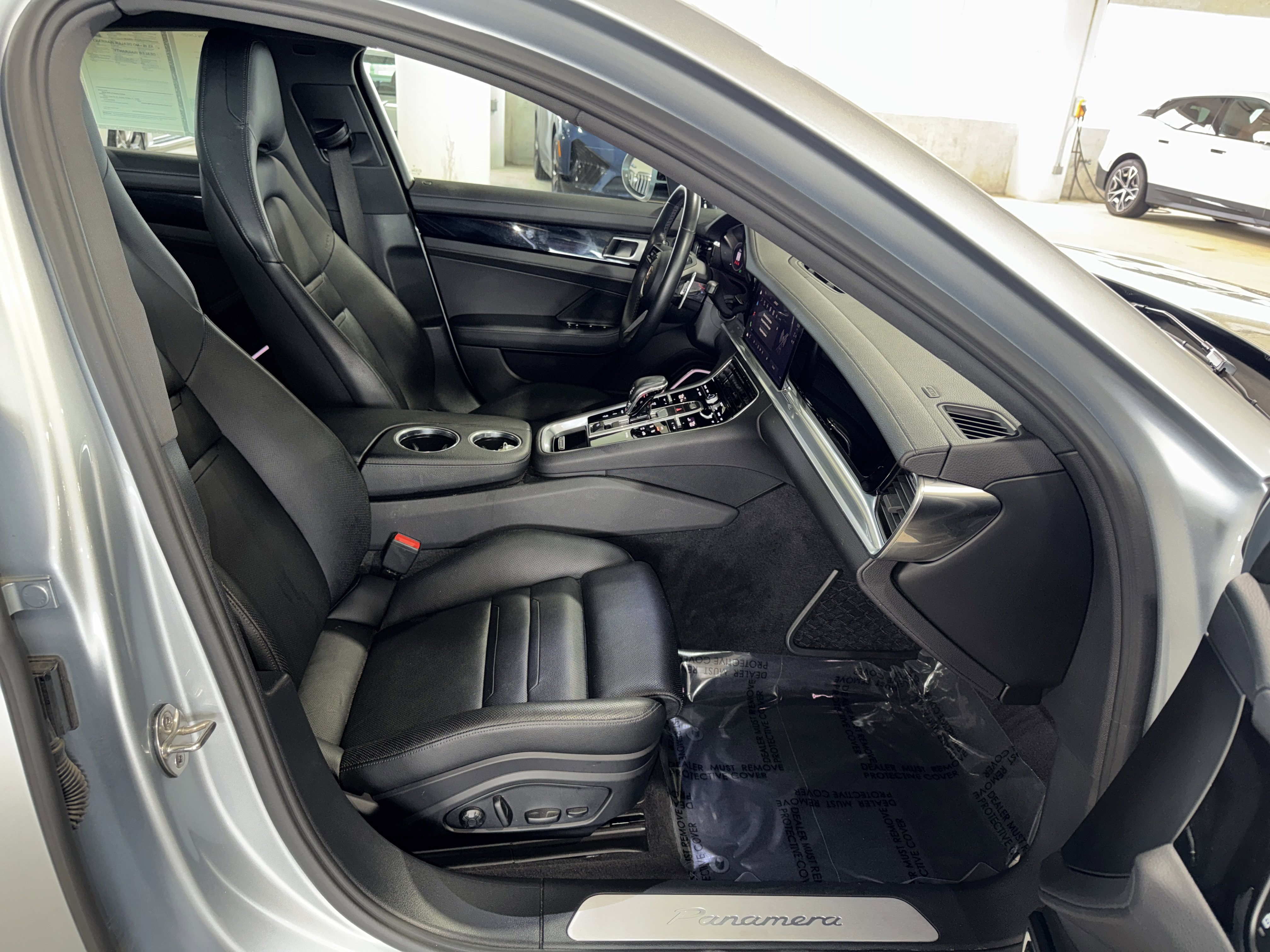 Used 2023 Porsche Panamera image 10