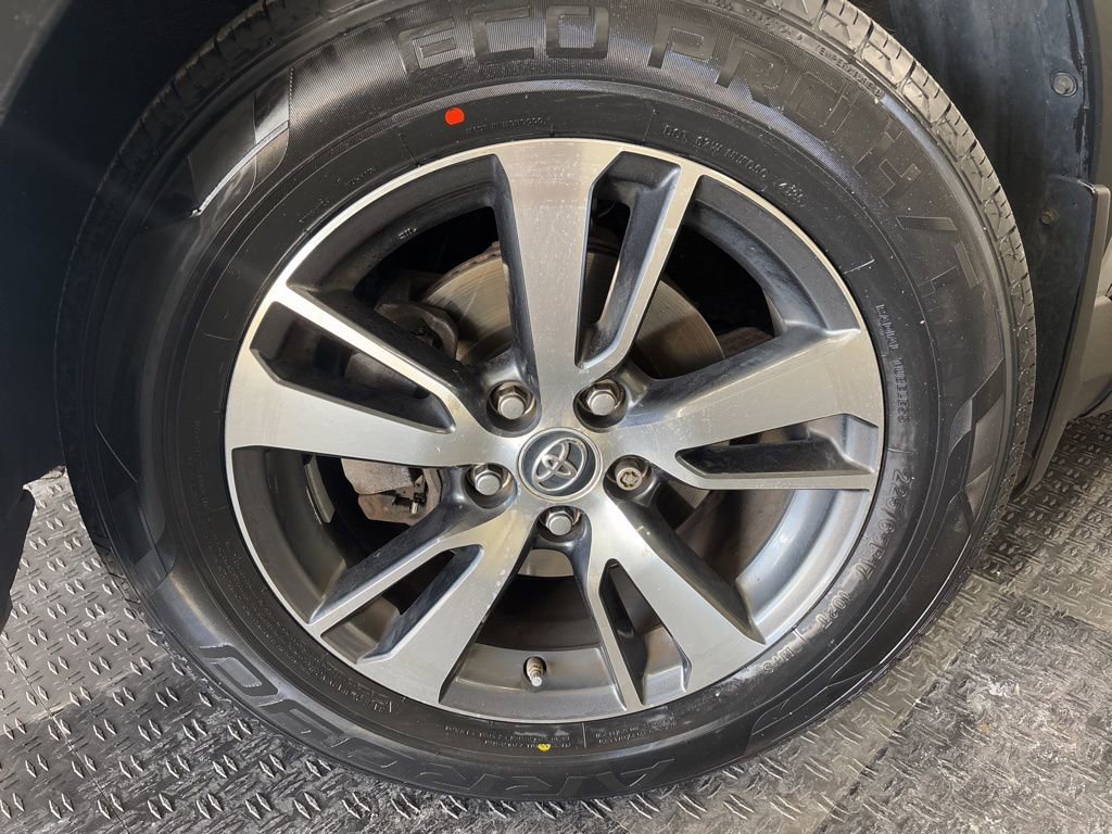 Used 2018 Toyota RAV4 XLE image 3