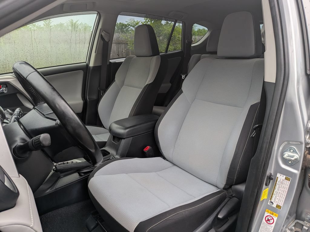 Used 2018 Toyota RAV4 XLE FWD image 2