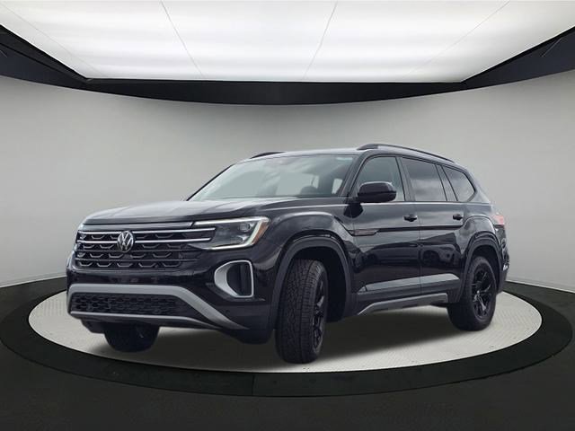 New 2025 Volkswagen Atlas Peak Edition SE image 3