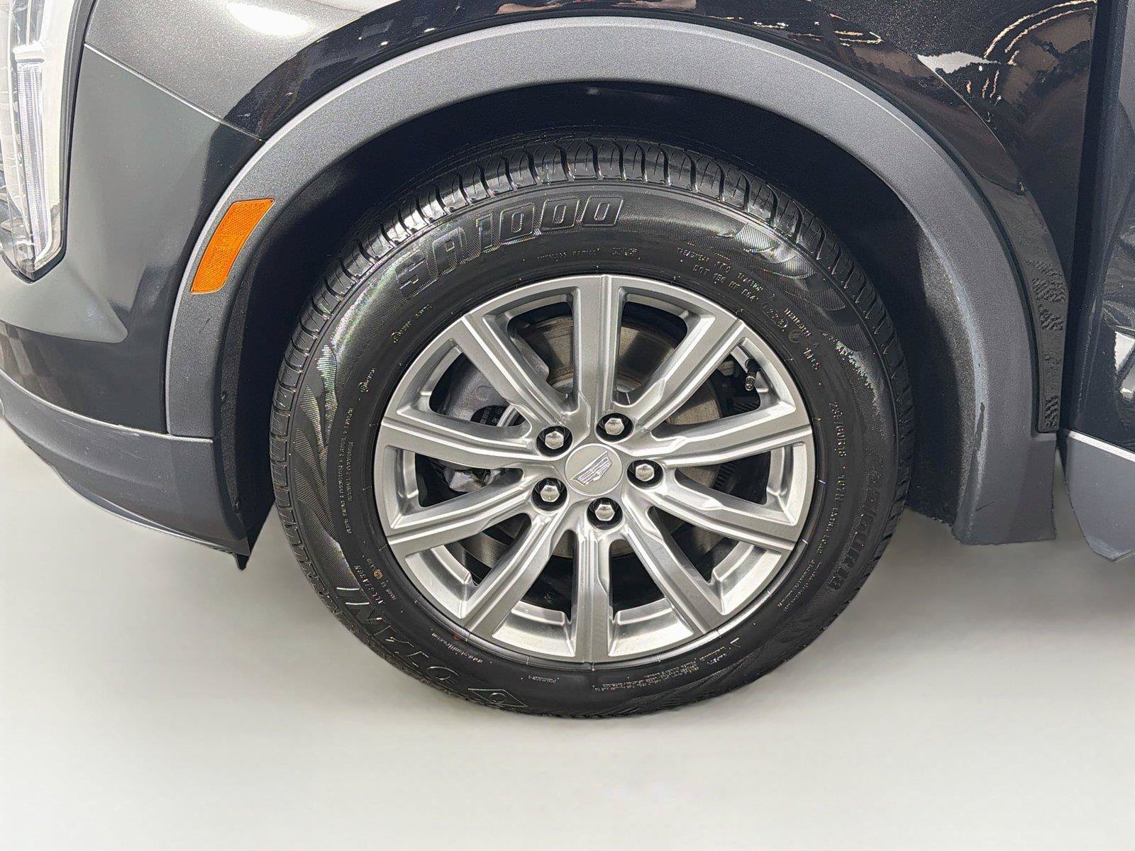 Used 2020 Cadillac XT4 Premium Luxury w/ Cold Weather Package AWD/4WD image 33