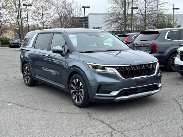 Used 2024 Kia Carnival EX image 1