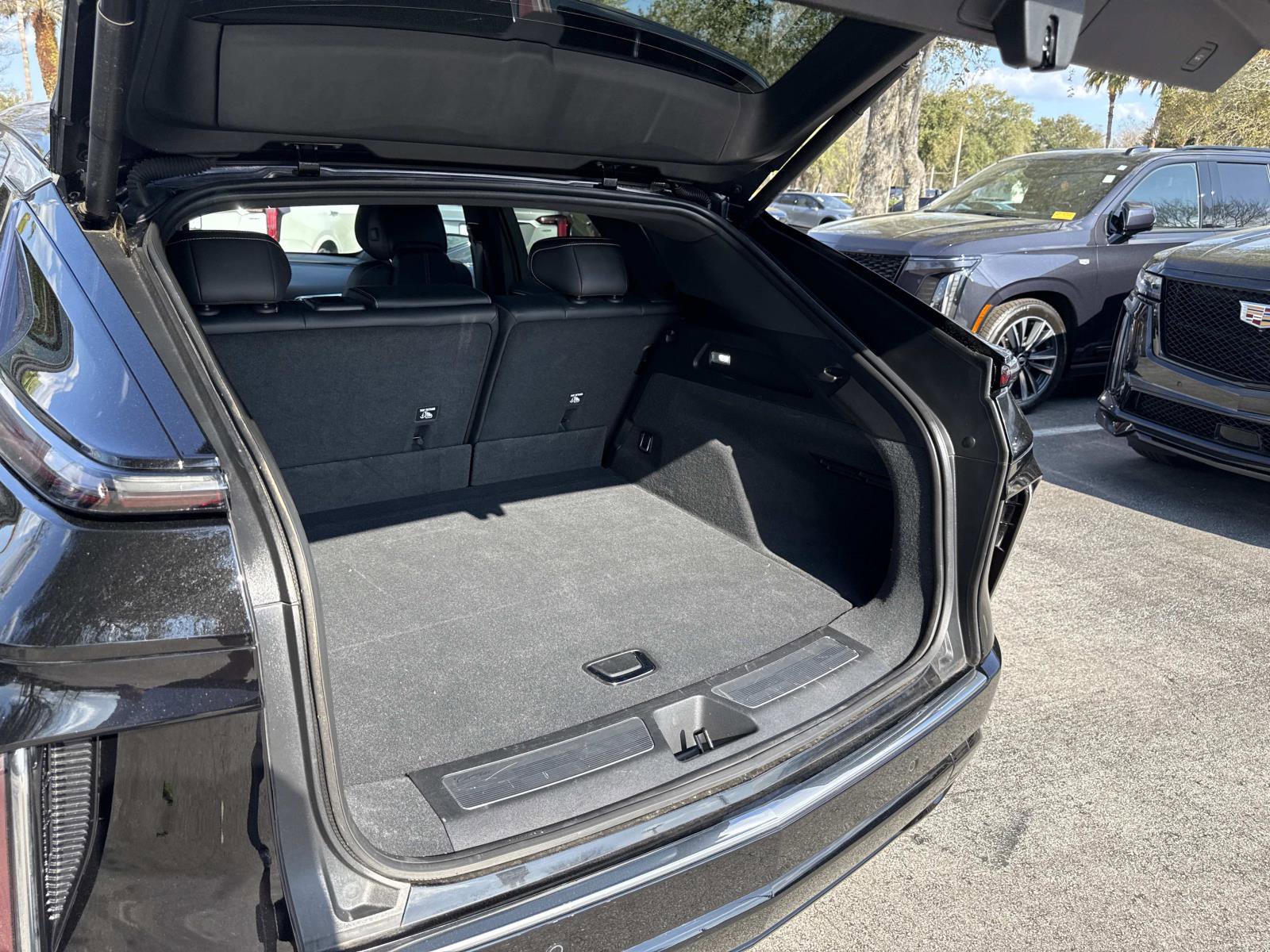 Used 2025 Cadillac Lyriq Luxury image 12