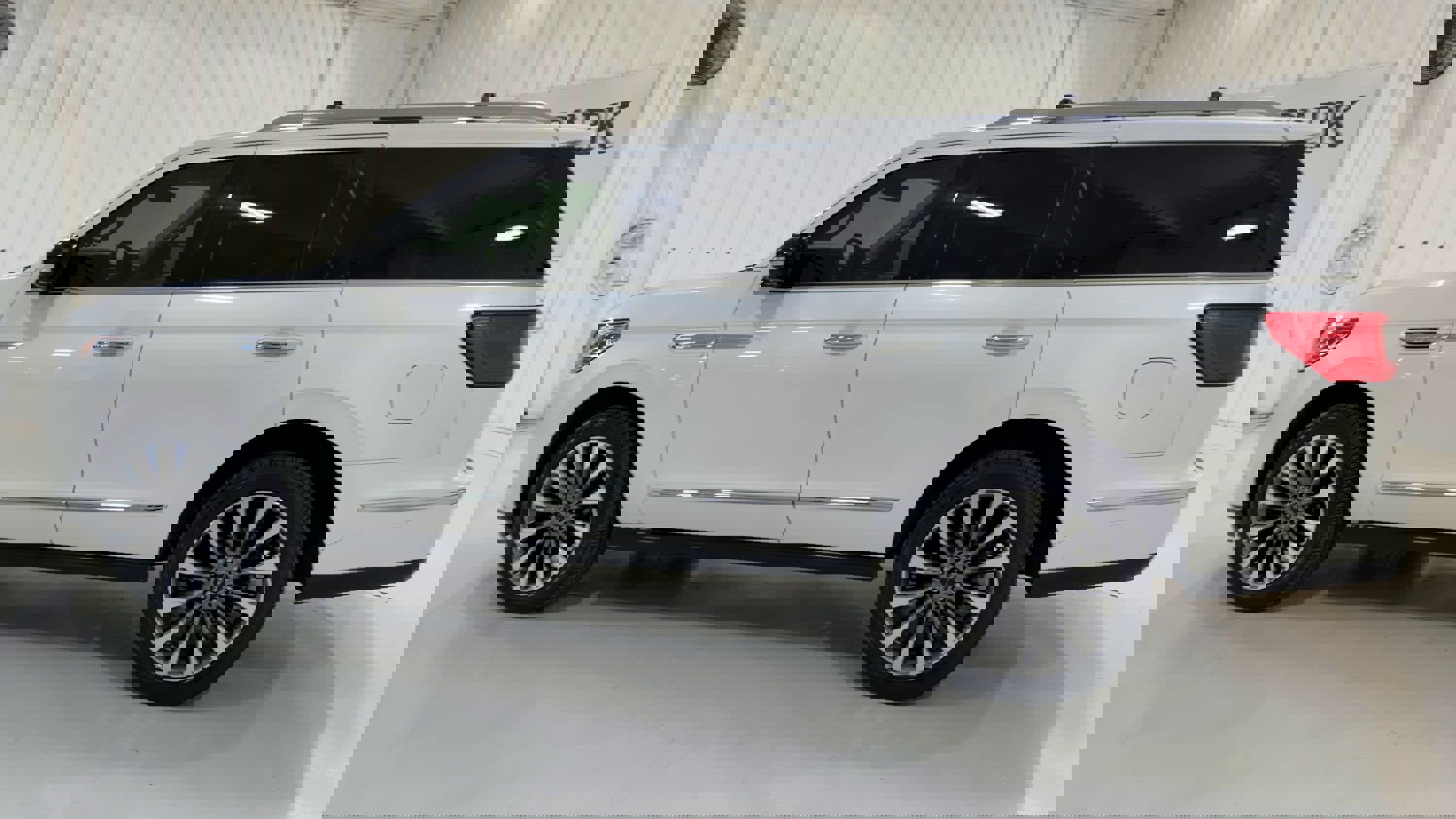 Used 2019 Lincoln Navigator Select w/ Cargo Package image 7