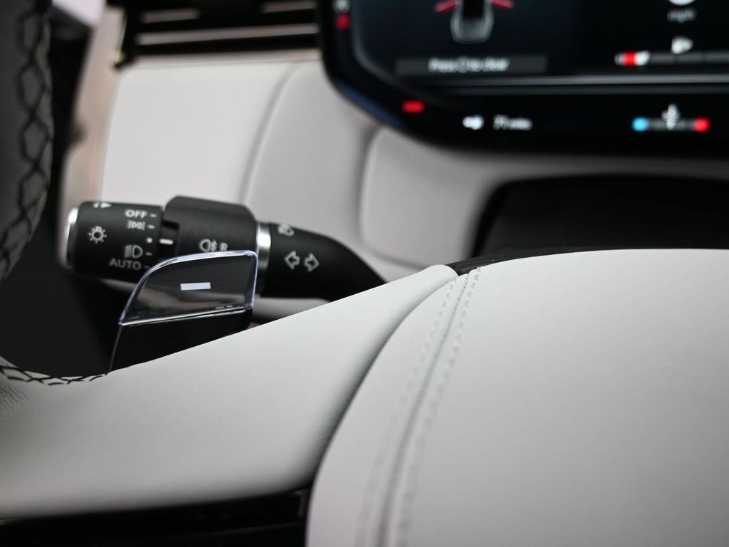 Used 2025 Land Rover Range Rover Sport SV Edition Two image 30