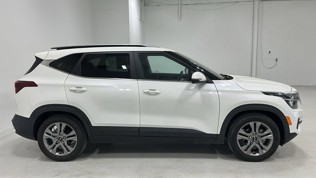 Used 2023 Kia Seltos S w/ Navigation Package image 6