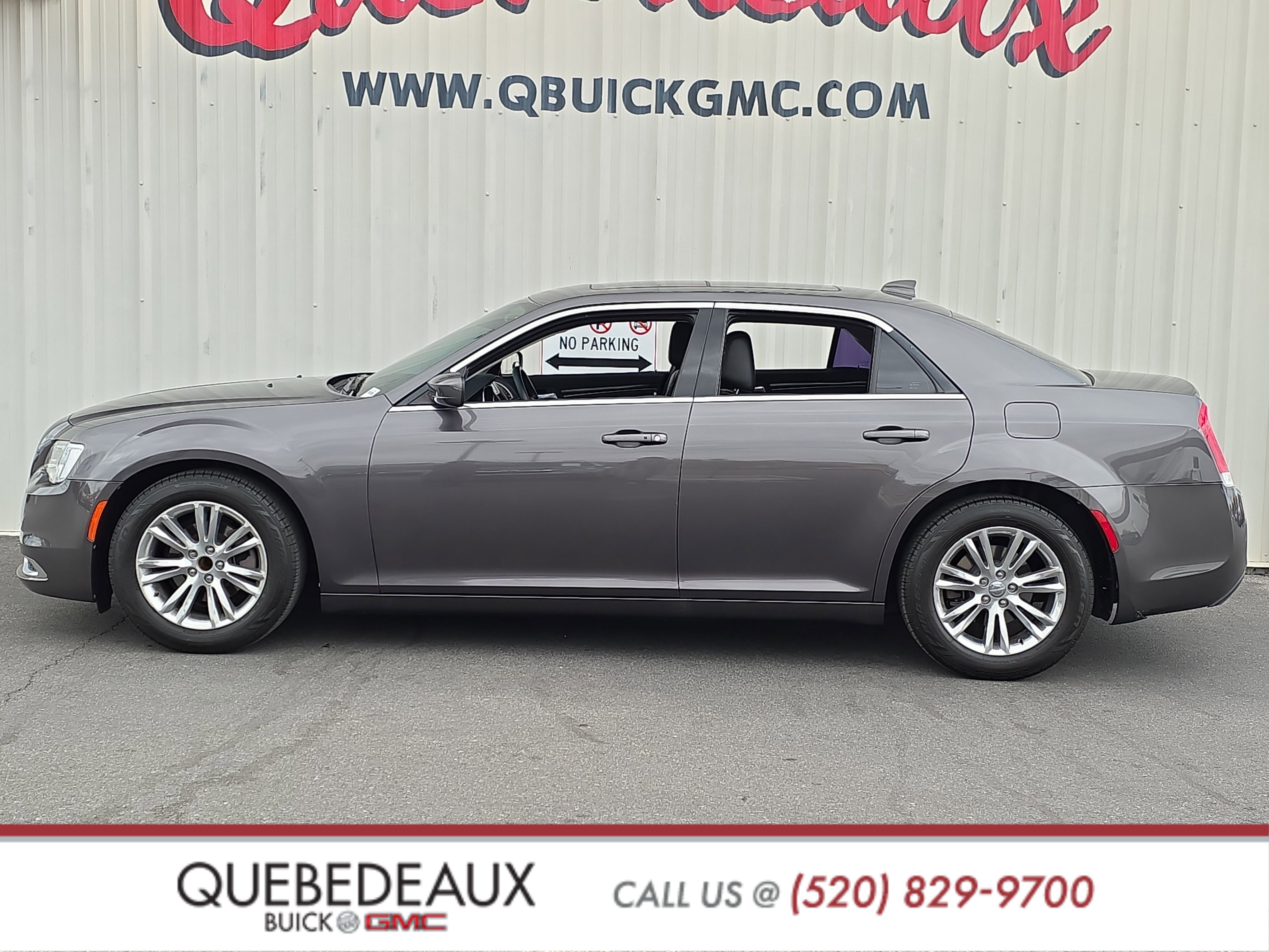 Used 2017 Chrysler 300 Limited image 4