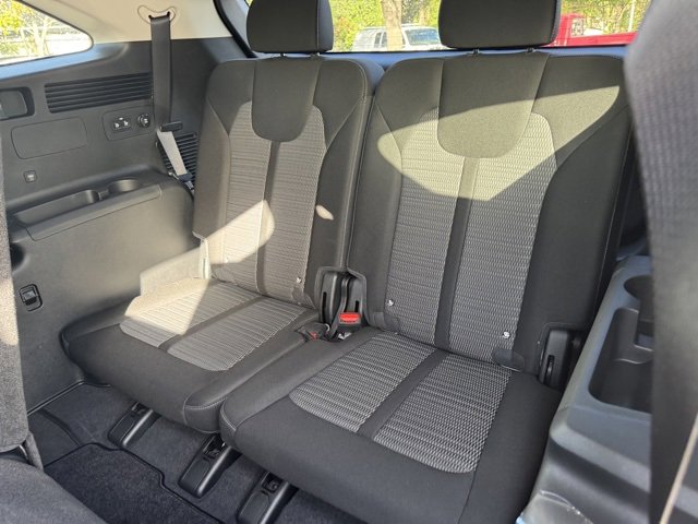 Used 2025 Kia Sorento LX image 12