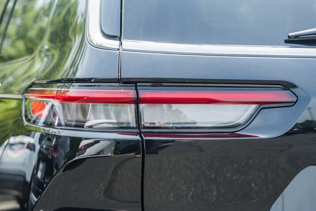 Used 2021 Jeep Grand Cherokee L Limited w/ Luxury Tech Group II AWD/4WD image 15