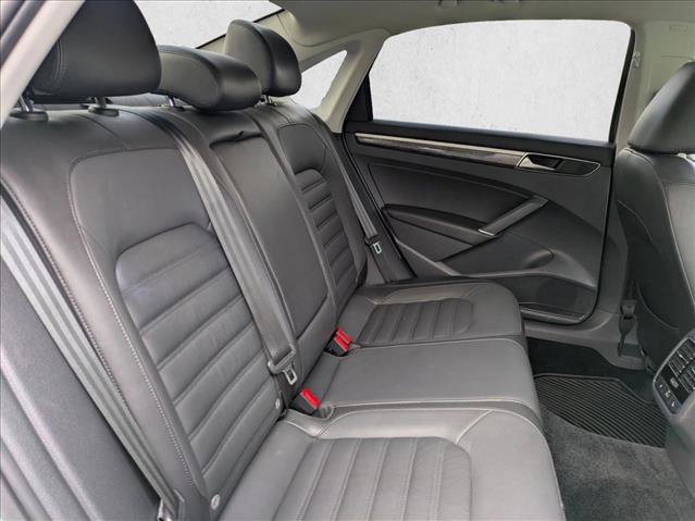 Used 2018 Volkswagen Passat 2.0T SEL Premium image 20