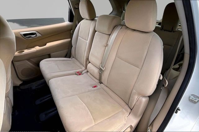Used 2016 Nissan Pathfinder SV w/ SV Cold Weather Package FWD image 16