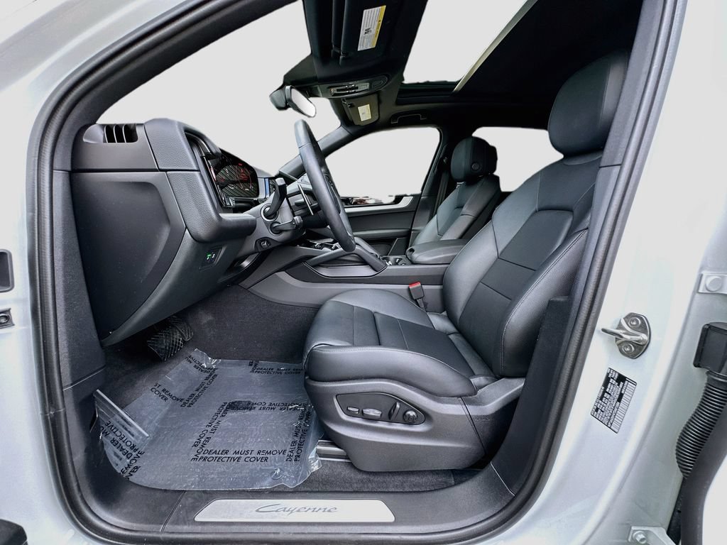 Certified 2026 Porsche Cayenne AWD/4WD image 5