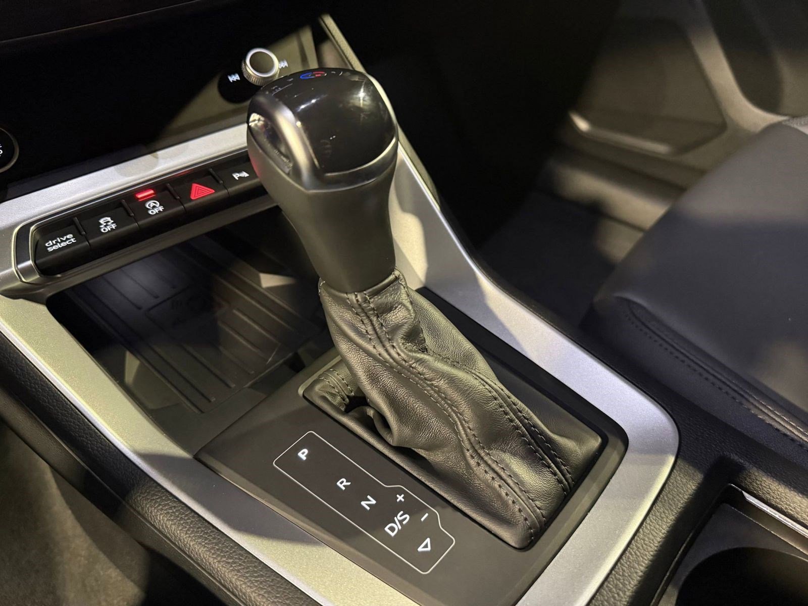 Certified 2024 Audi Q3 2.0T Premium w/ Convenience Package image 17