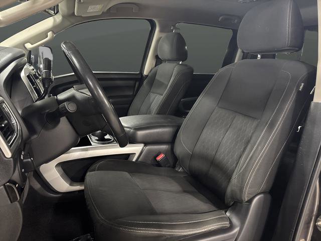 Used 2017 Nissan Titan SV image 4