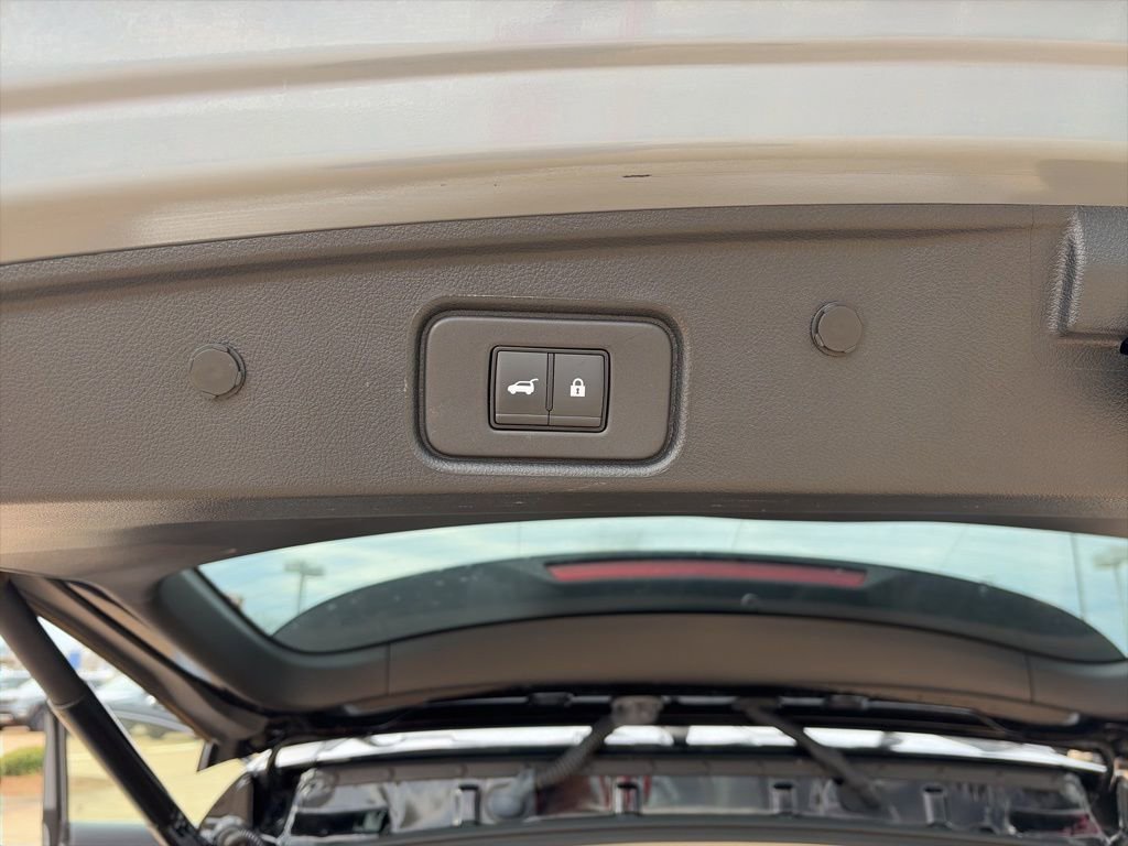 Used 2025 Nissan Pathfinder SL w/ Black Appearance Package image 10