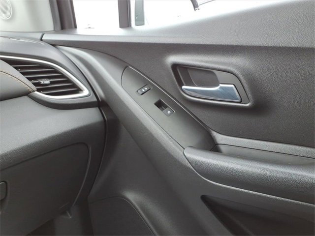 Used 2022 Chevrolet Trax LT w/ Driver Confidence Package image 25