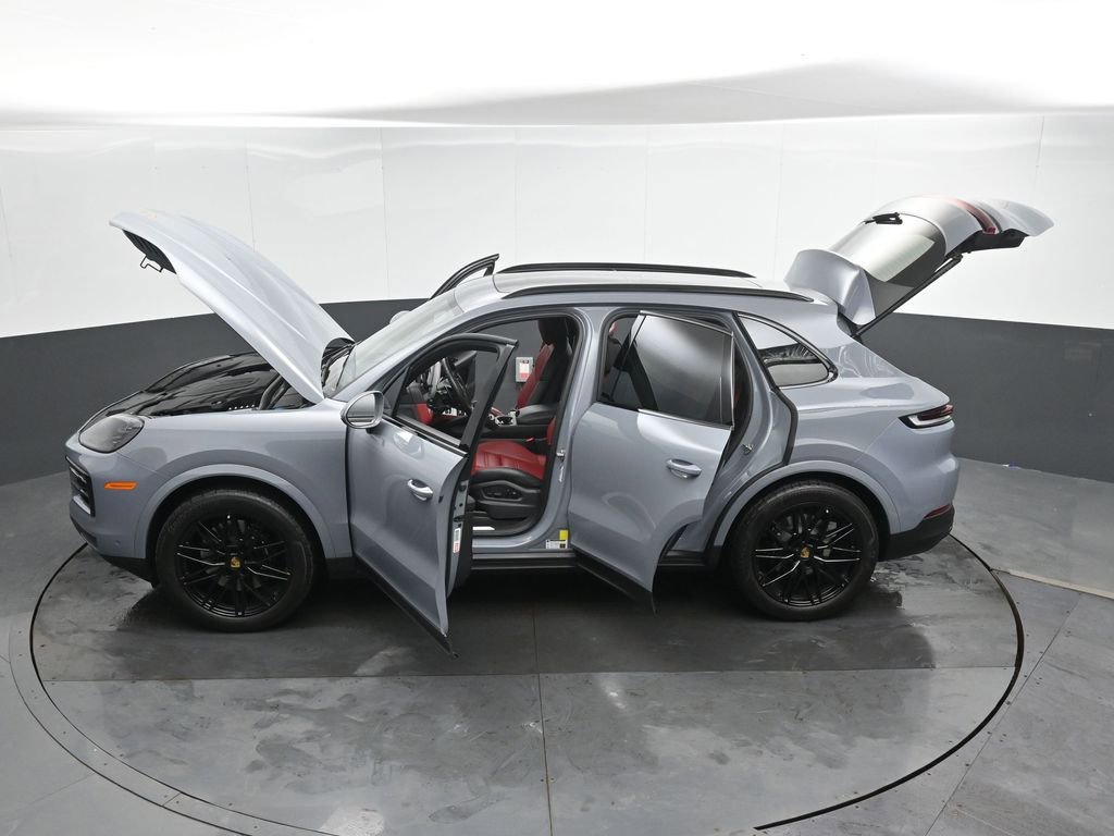 Used 2024 Porsche Cayenne image 54