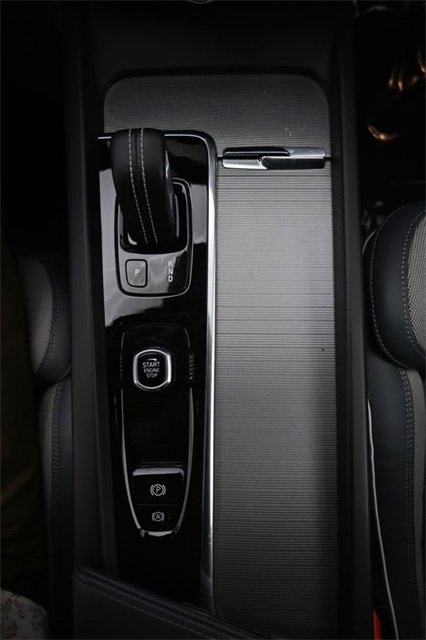 Used 2022 Volvo XC60 B6 R-Design w/ Protection Package Premier image 10