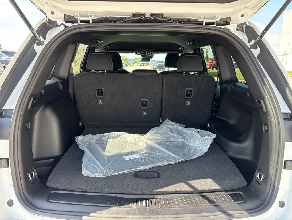 New 2026 Jeep Grand Cherokee Laredo AWD/4WD image 11