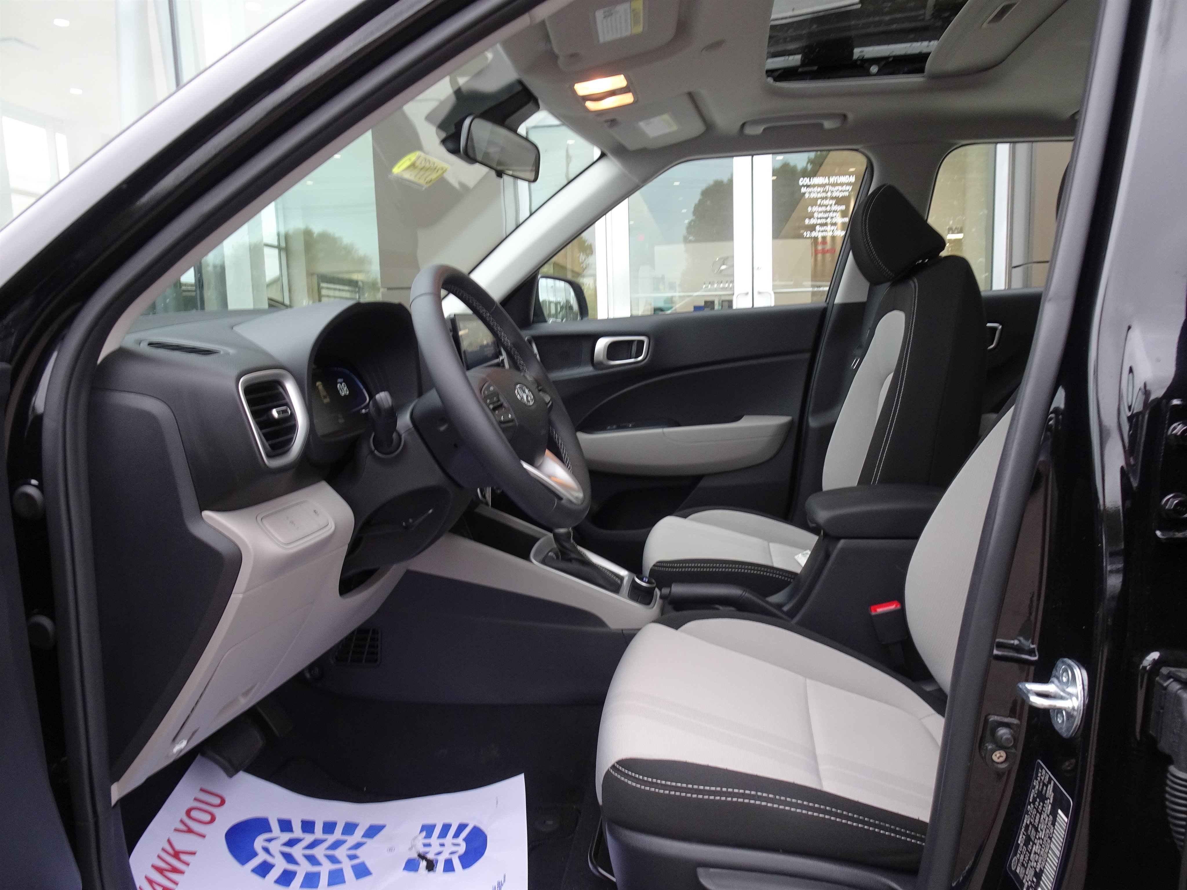 Used 2023 Hyundai Venue SEL FWD image 8