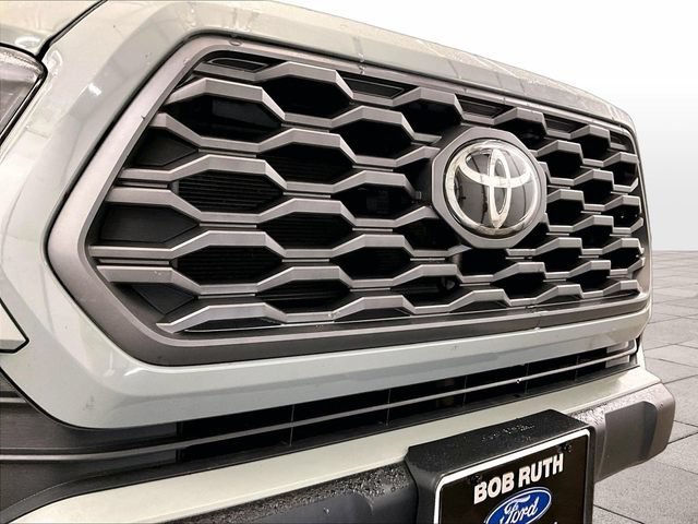 Used 2023 Toyota Tacoma TRD Off-Road w/ Black Out Package (TMS) AWD/4WD image 29