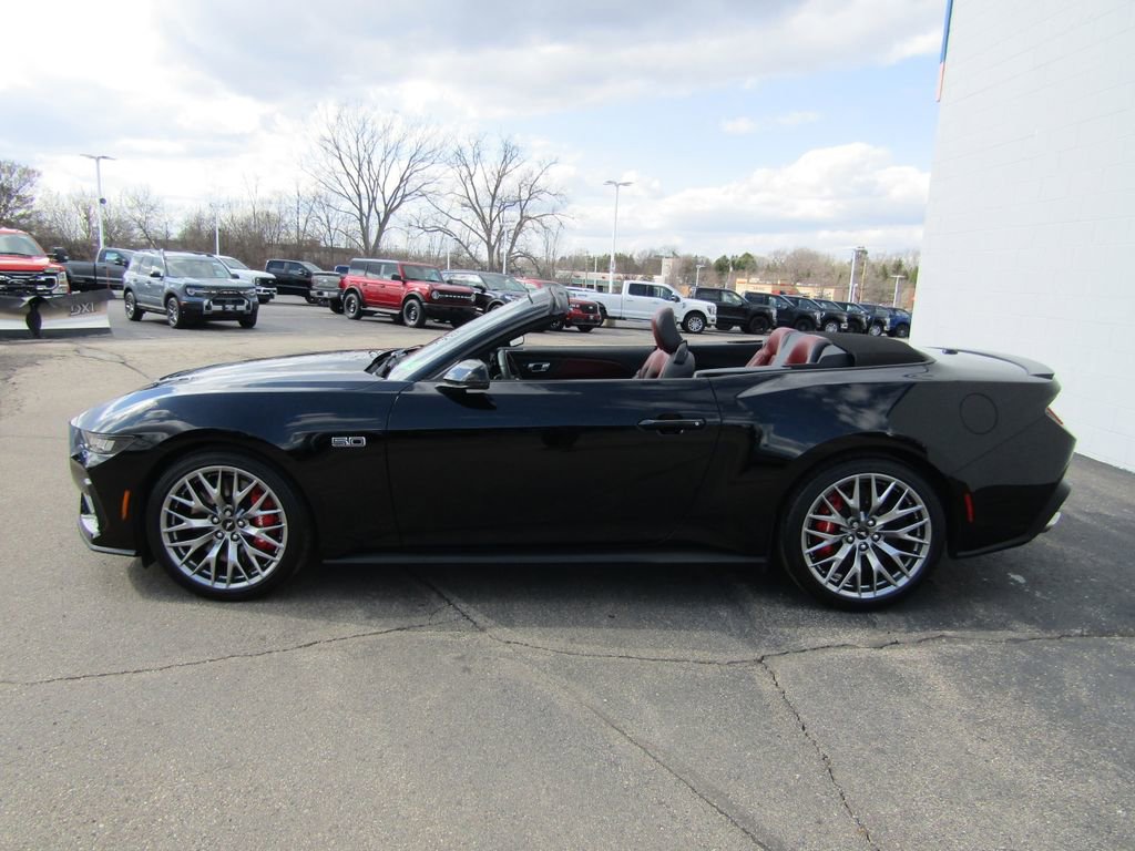Used 2025 Ford Mustang GT Premium RWD image 4