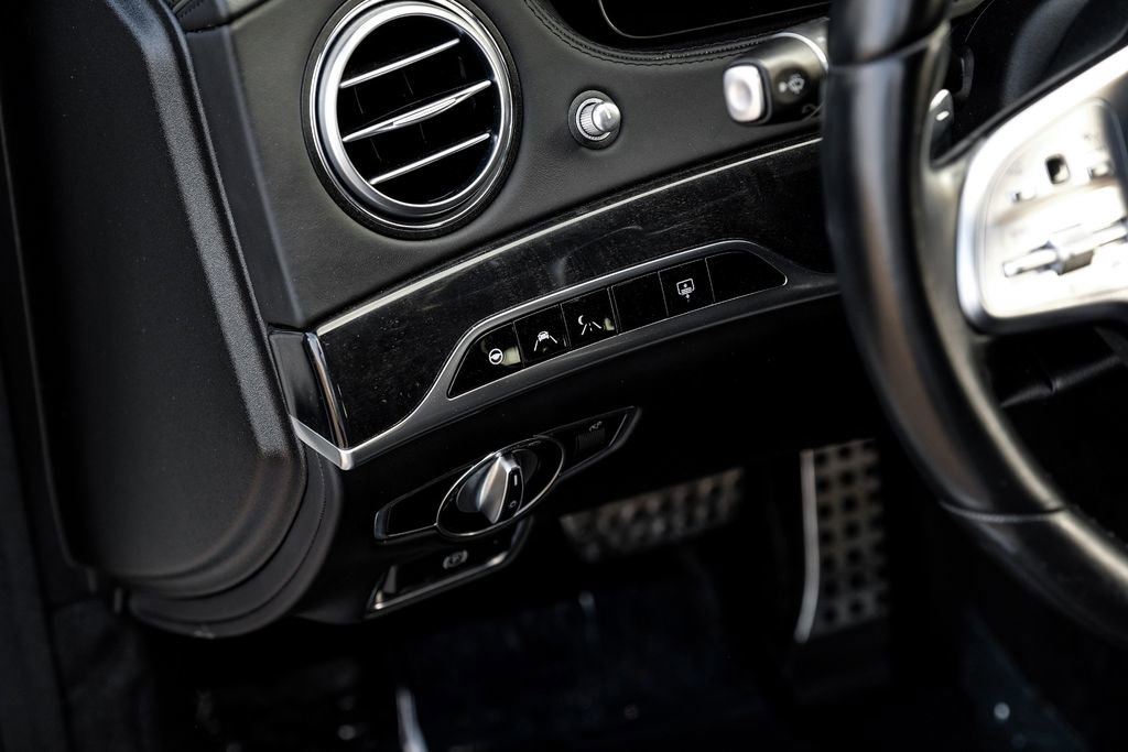 Used 2019 Mercedes-Benz S 560e w/ AMG Line Exterior image 34