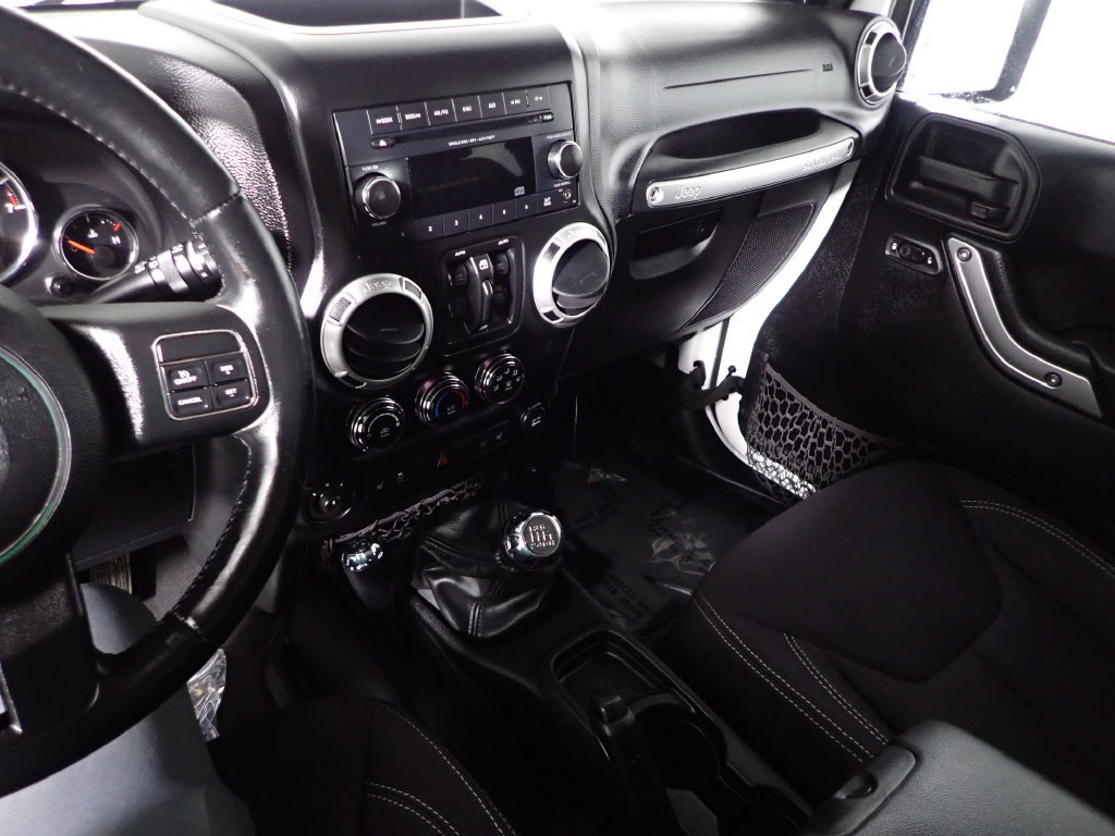 Used 2013 Jeep Wrangler Unlimited Sahara w/ Dual Top Group AWD/4WD image 24