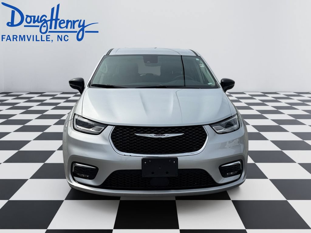 Used 2024 Chrysler Pacifica Limited FWD image 8