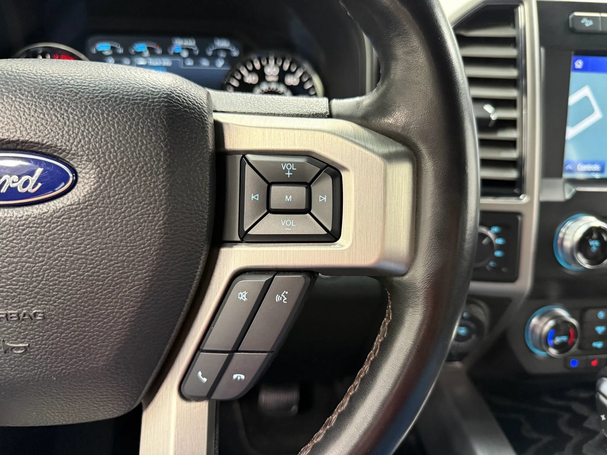 Used 2019 Ford F150 Platinum w/ Equipment Group 701A Luxury AWD/4WD image 30