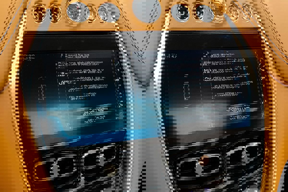 Used 2021 Aston Martin DBX AWD/4WD image 23