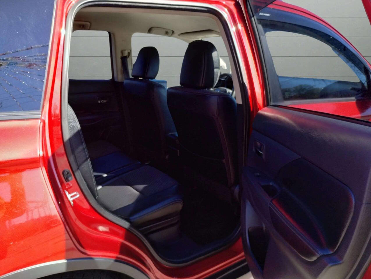 Used 2015 Mitsubishi Outlander SE image 19