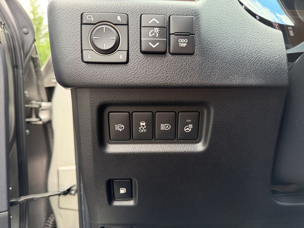 Used 2022 Lexus GX 460 Premium w/ Accessory Package AWD/4WD image 19