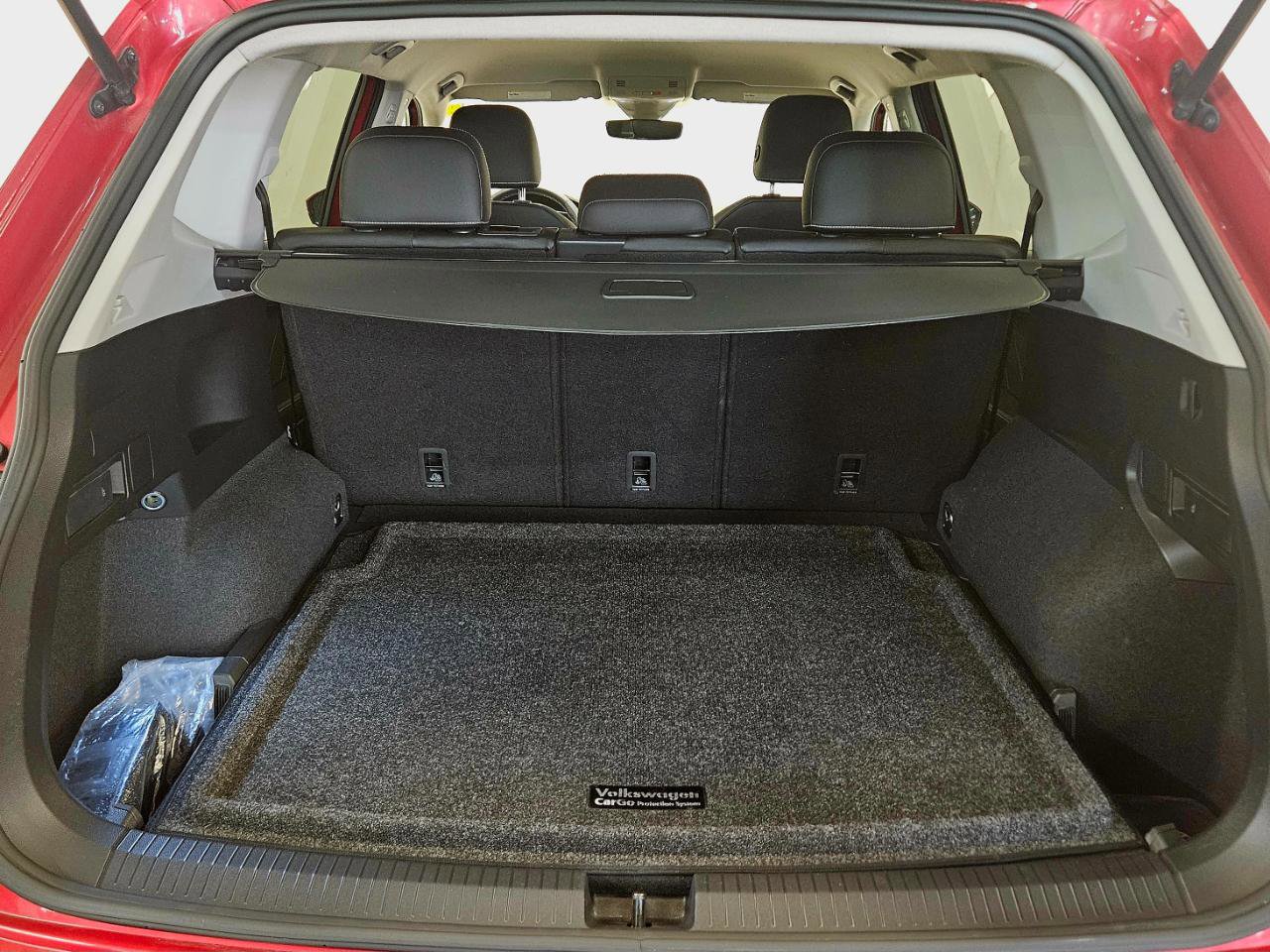 Used 2023 Volkswagen Tiguan SE image 32