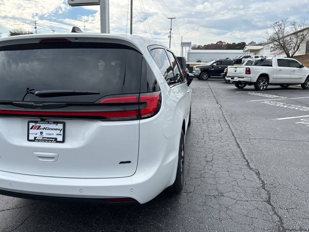 New 2026 Chrysler Pacifica Select AWD/4WD image 7