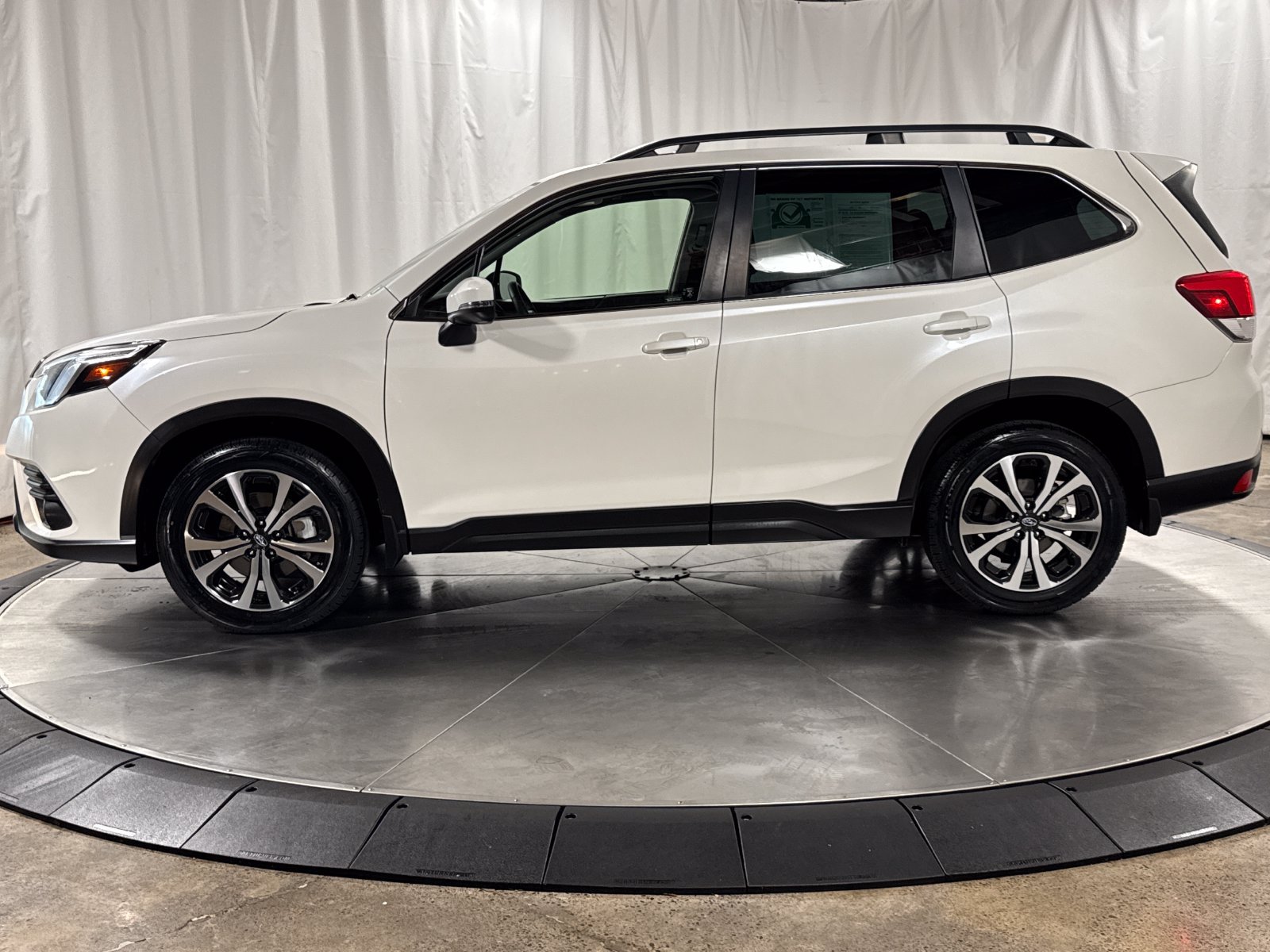 Used 2023 Subaru Forester Limited AWD/4WD image 8