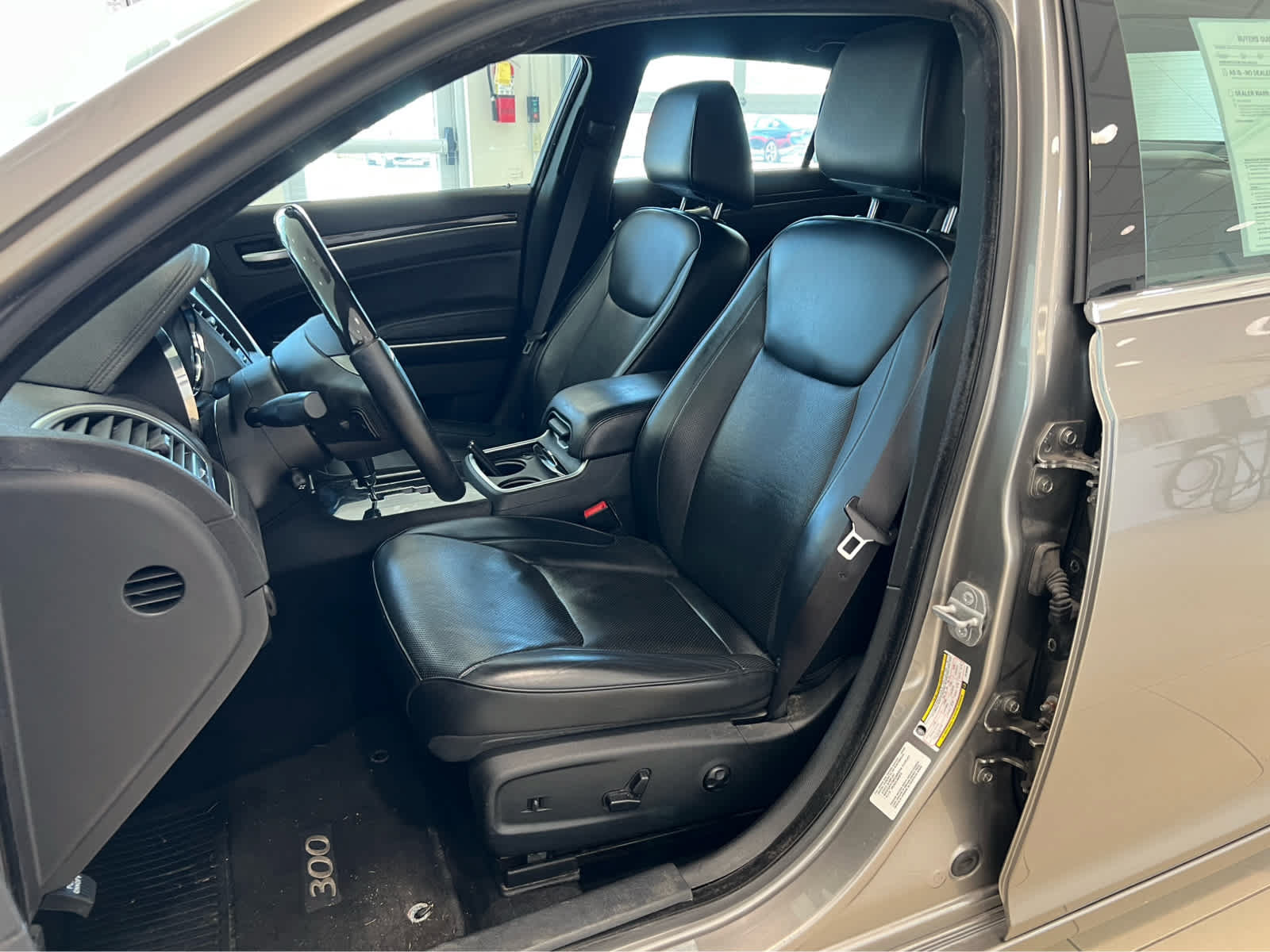 Used 2014 Chrysler 300 C RWD image 15