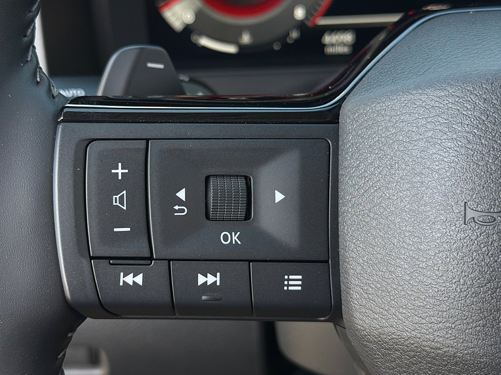 Used 2025 Nissan Rogue SL image 16