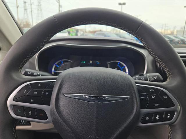 Certified 2024 Chrysler Pacifica Select image 28