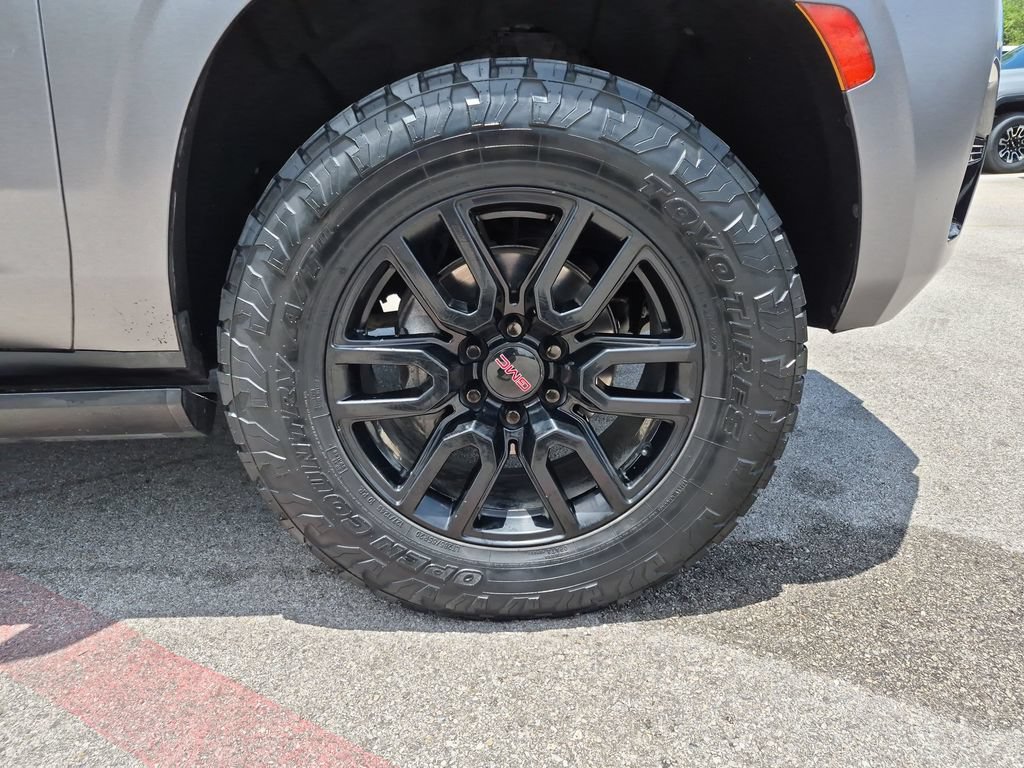 Used 2023 GMC Yukon XL AT4 w/ AT4 Premium Package AWD/4WD image 17