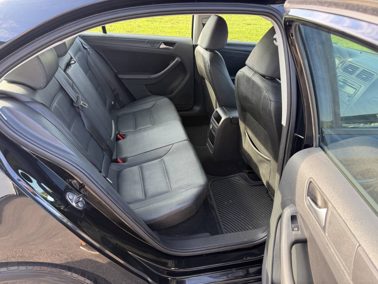 Used 2012 Volkswagen Jetta SE FWD image 16