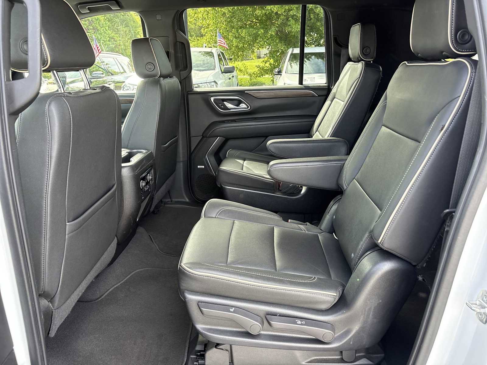 Used 2022 Chevrolet Suburban Premier AWD/4WD image 25